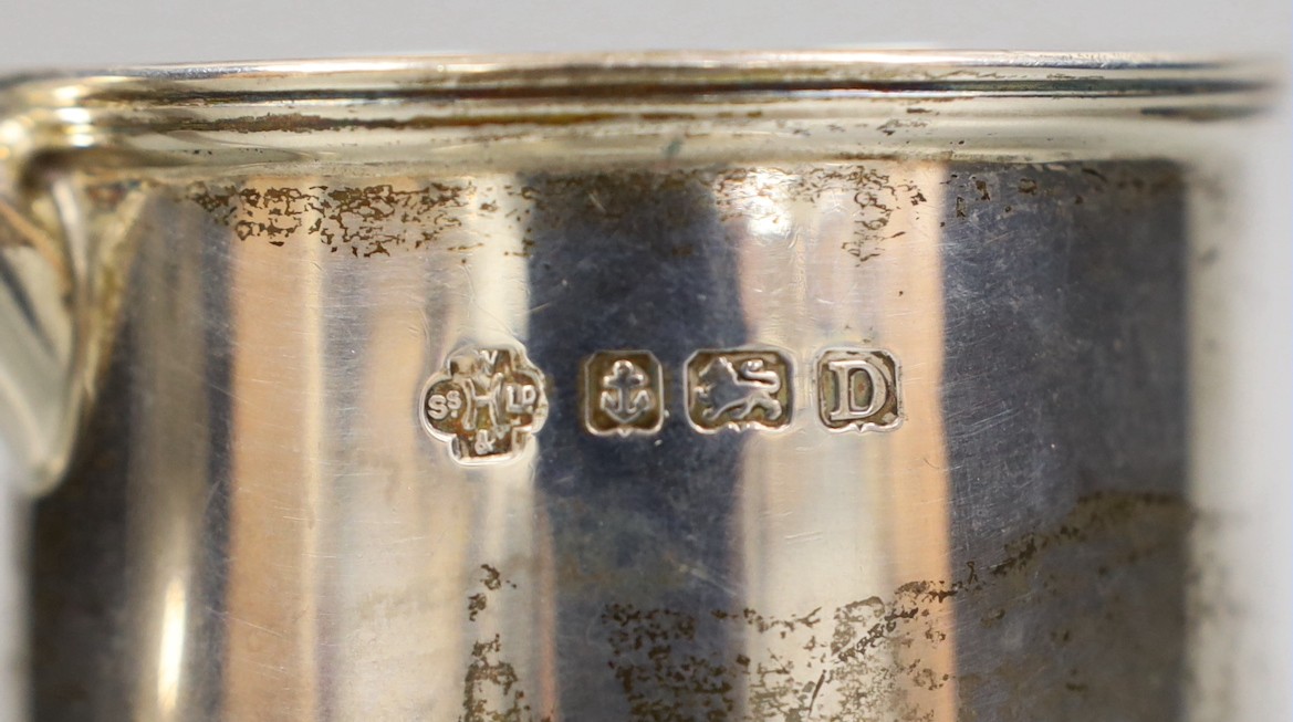 A George V silver mug, William Hutton & Sons, Birmingham, 1928, height 10cm, 8.5oz.